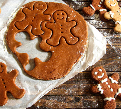 Коледни бисквити с мед, портокалова кора и канела – Рецепти Белчо Христов